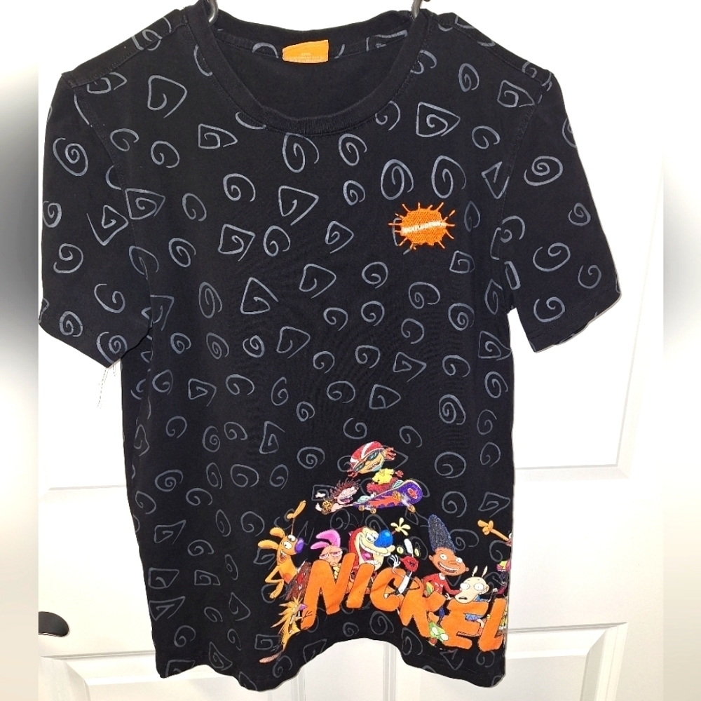 A Nickelodeon boys graphic t-shirt in a size XL (18-20). EUC.